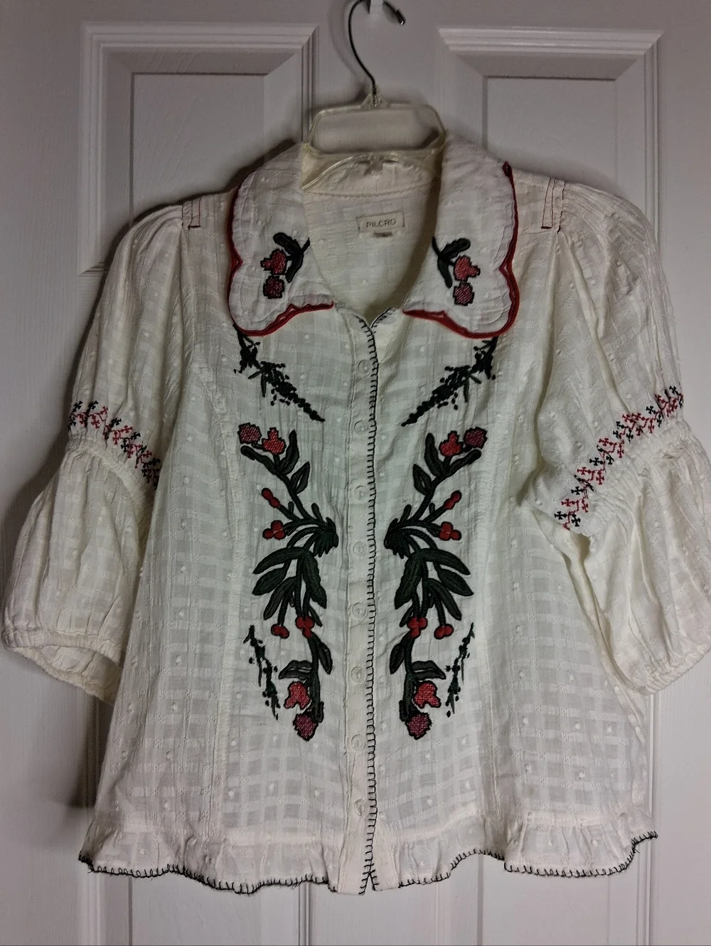 Pilcro White Button-Front Blouse with Red & Green Floral Embroidery Size Small - Picture 2 of 12